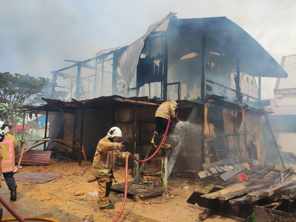 TV Meledak, Api Berkecamuk Lahap Rumah dan Penghuninya 