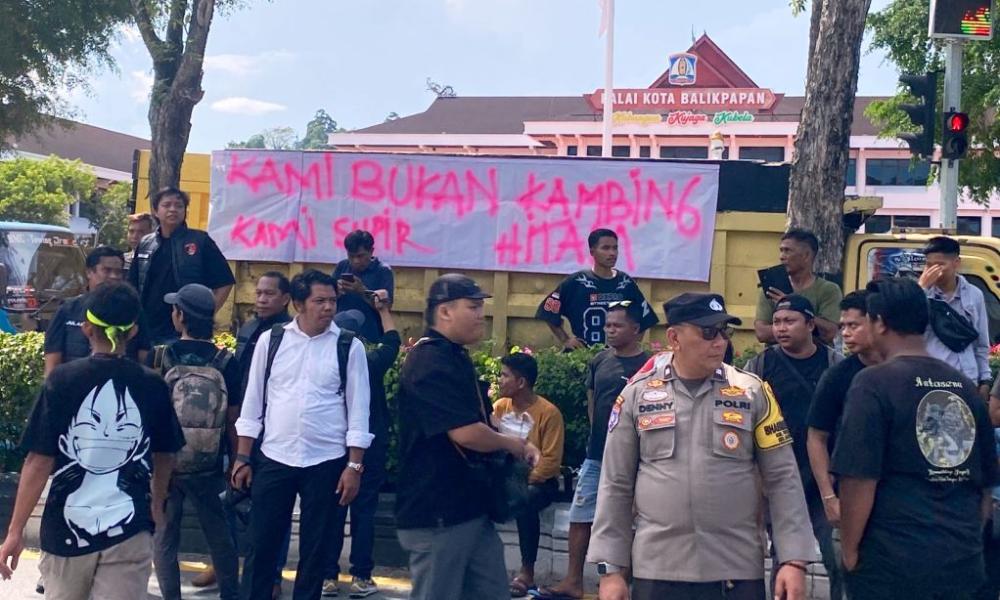 Ironi Kota Minyak: Solar Langka, DPRD Balikpapan Dikepung Ratusan Sopir Truk