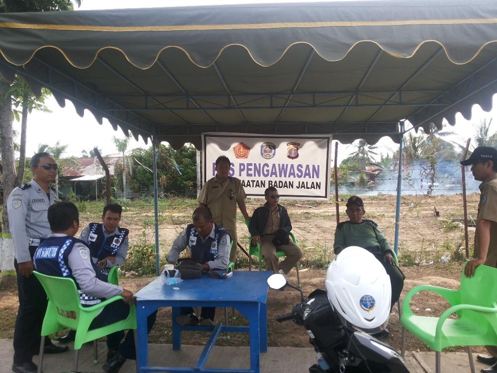 KAWASAN PASAR SENG, TERUS DIJAGA KETAT OLEH PETUGAS GABUNGAN DARI KELURAHAN