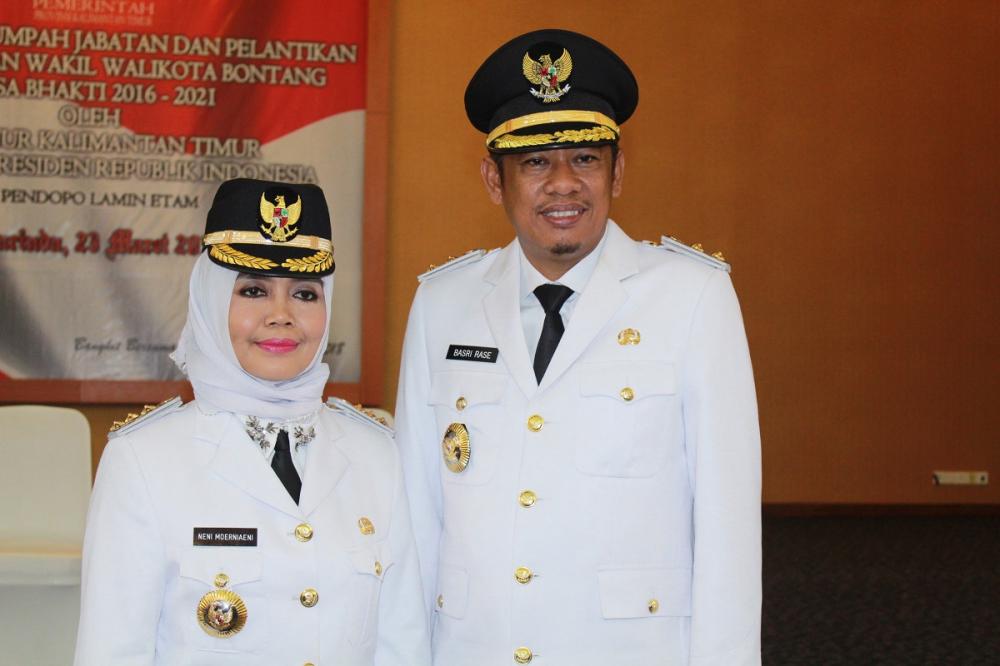 NENI-BASRI TIBA DI GEDUNG LAMIN ETAM.