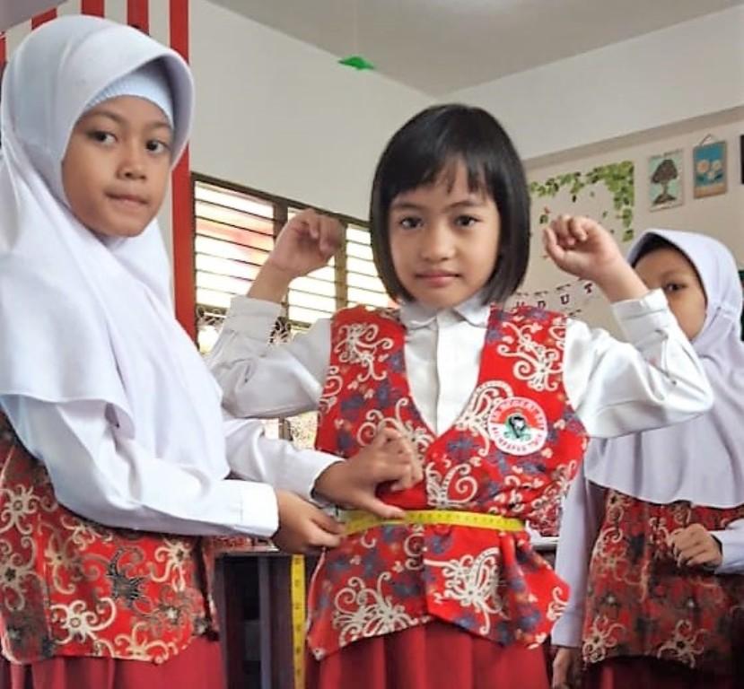 Siswa Kelas Dua SD 001 Balikpapan Timur Dididik Jadi  Fashion Designer 
