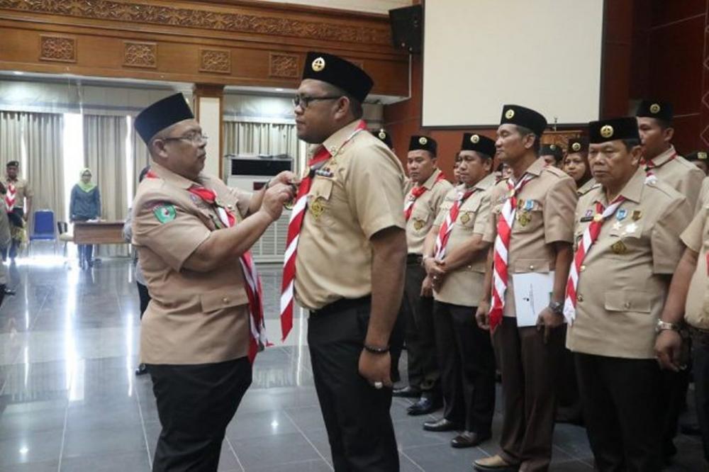 Usai Dilantik, Ismu Lantik Ketua Kwarcab Pramuka Kutim