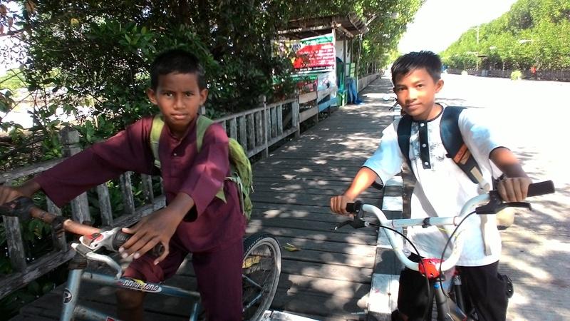  DEMI PAHALA DAN KESEHATAN, DUA ANAK SD INI RELA BERPUASA SEHARIAN