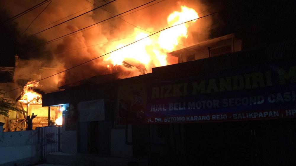 Dikira Orang Berkelahi, Rupanya Api Mengamuk