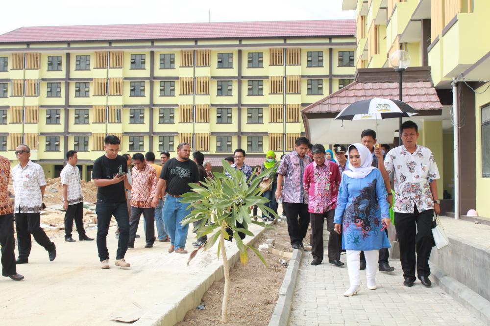 HARI PERTAMA KERJA , NENI DAN BASRI SIDAK KE LOKASI PEMBANGUNAN RUSUNAWA
