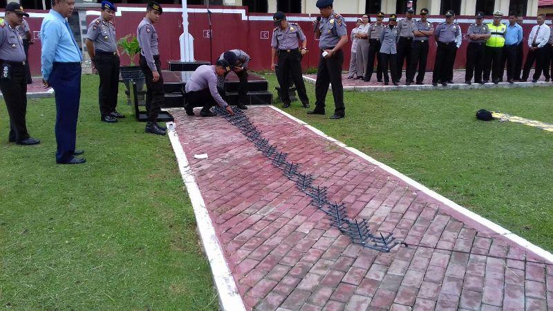SABHARA POLRES BONTANG MILIKI ROAD BLOCKER