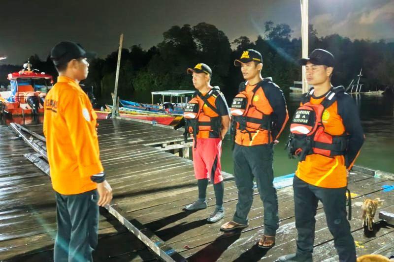 Kapal Tenggelam Diterjang Ombak di Berau, 6 Nelayan Hilang