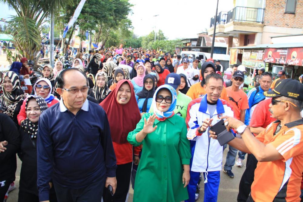 Ribuan Warga Meriahkan Jalan Sehat HUT Bontang ke-19