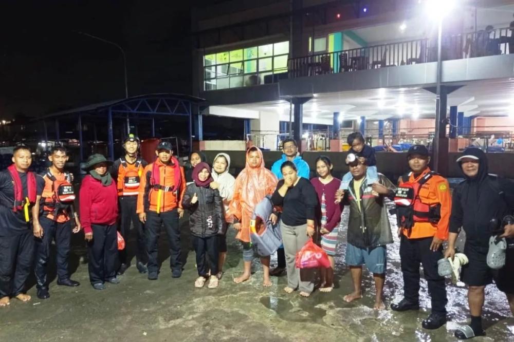 Cuaca Berubah Mendadak, Sekeluarga Pemancing Terjebak di Laut Balikpapan