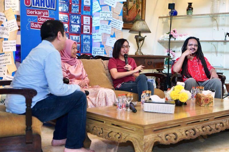 Bahasa, AI, dan Ekonomi Kreatif: Fondasi Karya di Era Mesin