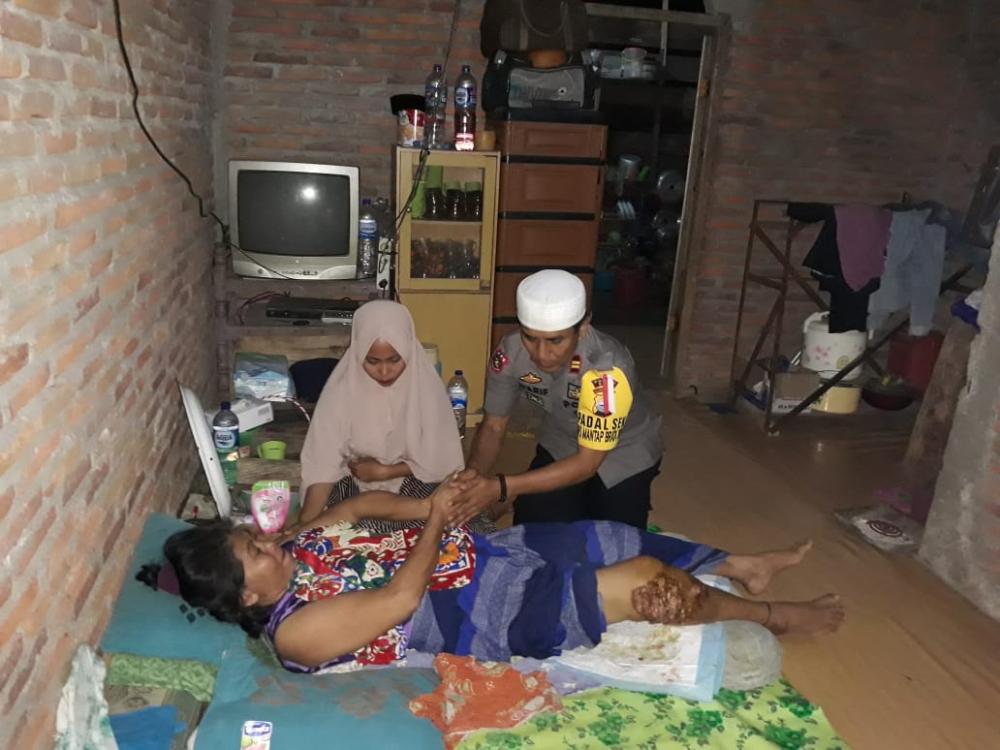 Anjangsana, Kapolsek Tellu Siattinge Bantu Penderita Tumor Ganas