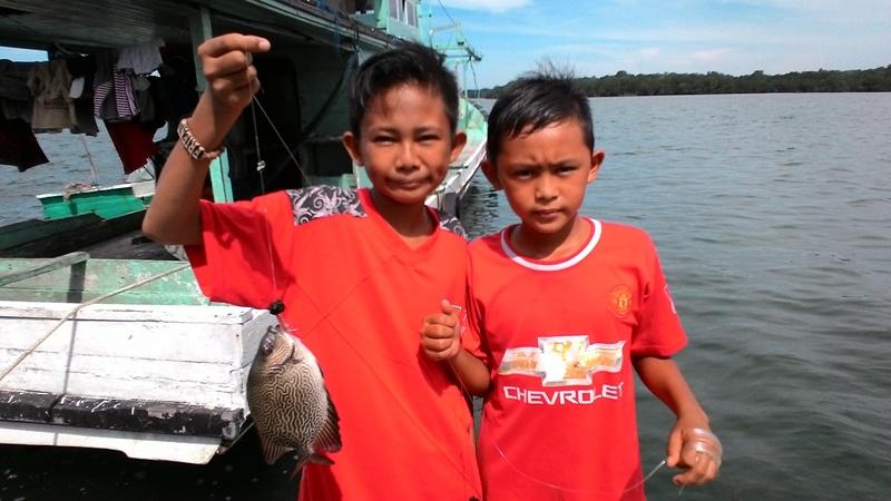 ASYIKNYA NGABUBURIT SAMBIL MANCING IKAN