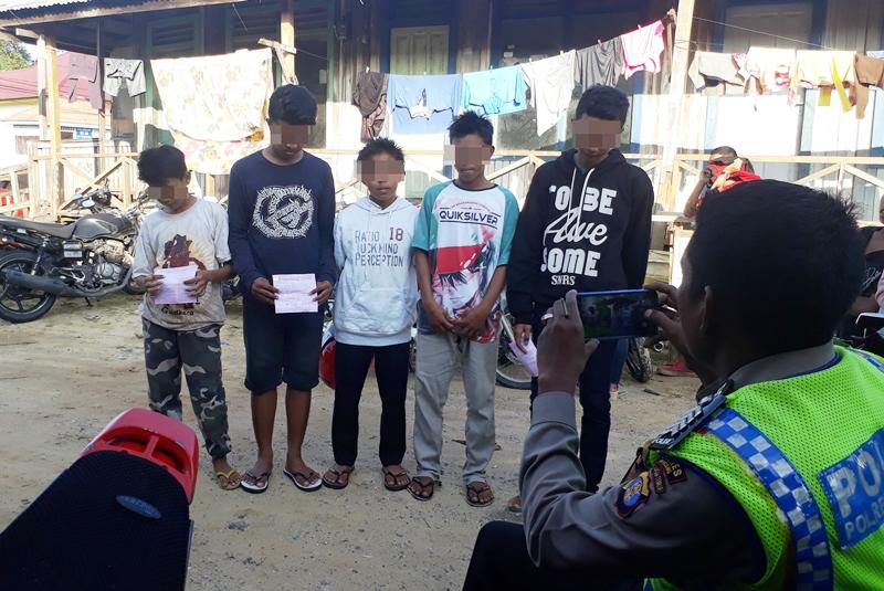 Ngacir dari Razia, Lima Bocah Ini Nyaris Tabrak Polisi
