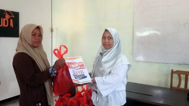 BEM STITSYAM BONTANG, BAGIKAN PAKET SEMBAKO KEPADA 26 KAUM  DHUAFA