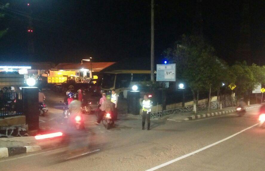 GELAR RAZIA MALAM MINGGU, AMANKAN BALAPAN LIAR DAN 15  PENGENDARA TAK BERHELM