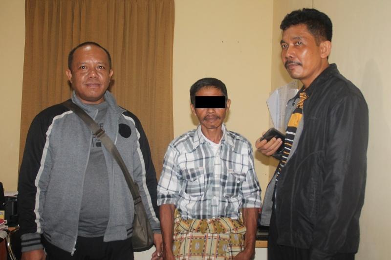KESAL SERING DIMARAHI, PRIA INI BACOK KEPALA BOSNYA MENGGUNAKAN GOLOK