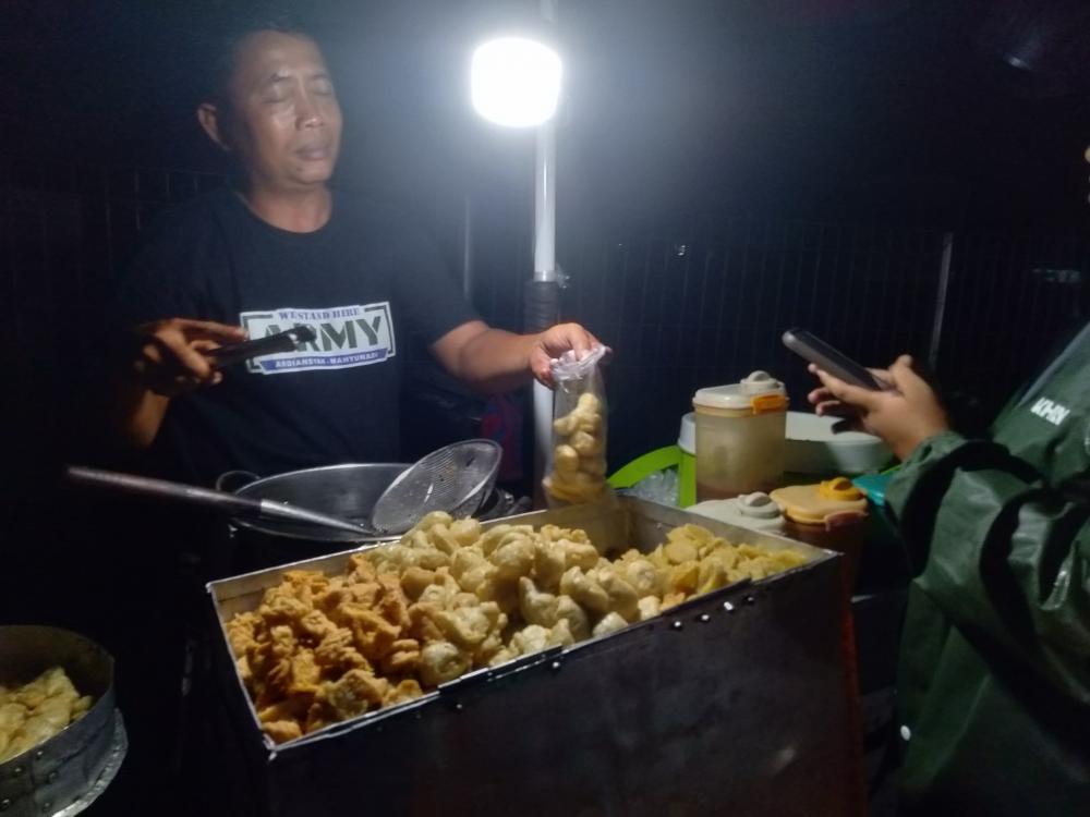 Harga Tetap Sama, Rasa Tak Berubah: Cerita Sumarno Demi Mimpi ke Tanah Suci