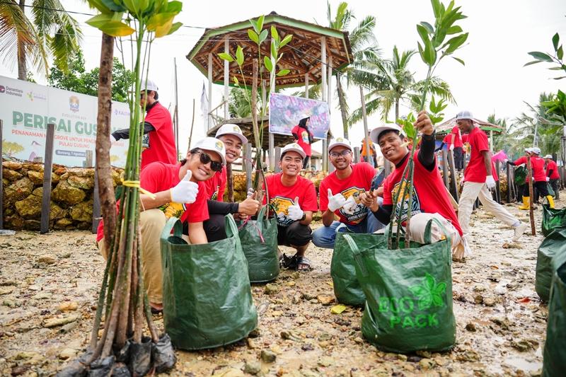 Pupuk Kaltim Tanam 1.000 Bibit Mangrove di Pulau Gusung: Sinergi Jaga Pesisir Bontang