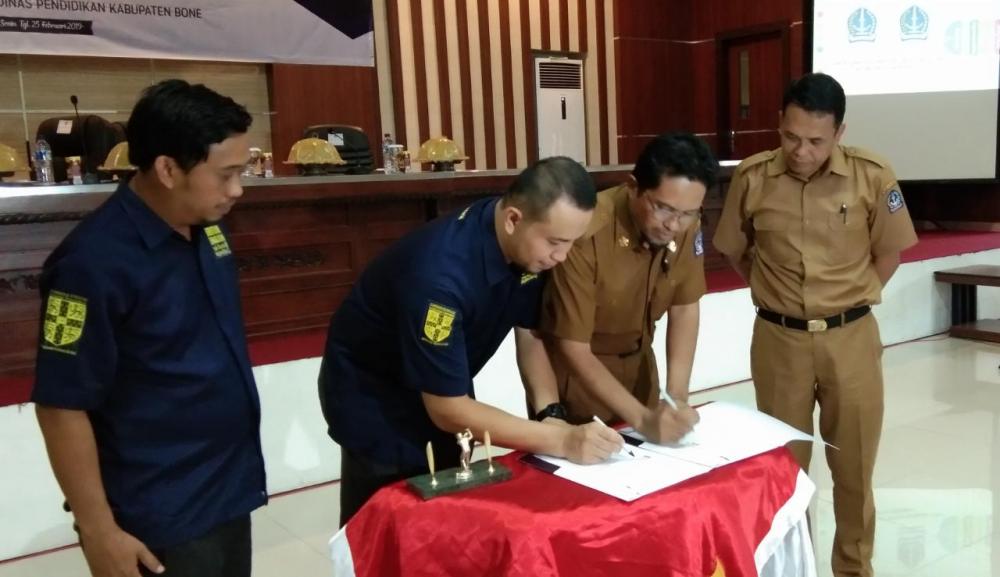 Tuntut Anak Didik Fasih Berbahasa Inggris, Disdik Bone Teken MoU dengan Briton