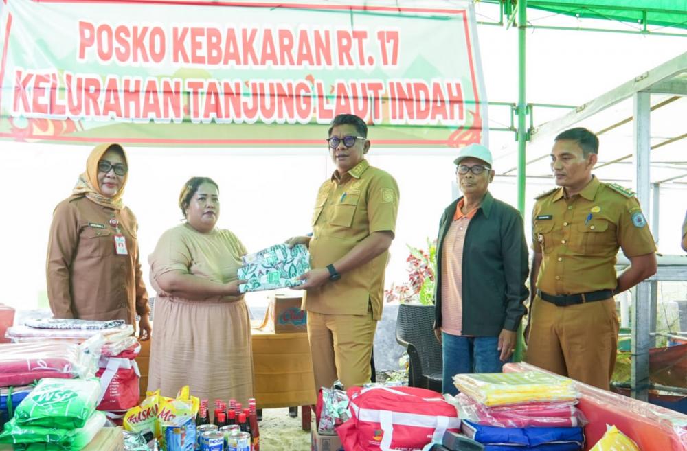  Datangi Lokasi Kebakaran, Wali Kota Serahkan Sejumlah Bantuan