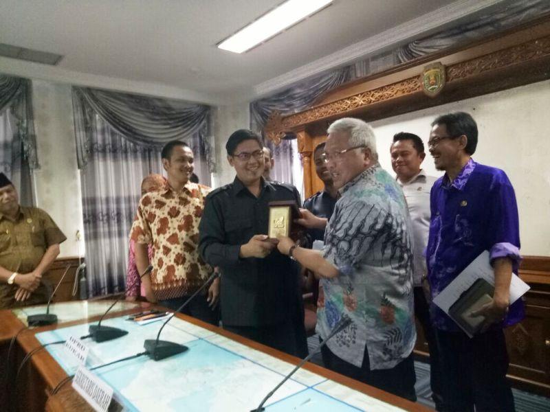 Legislator Kukar Sambangi Bupati Kutim, Apa yang Dibahas?