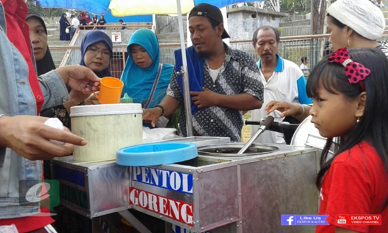 RAYAKAN KEMERDEKAAN, 30 ROMBONG PENTOL LADENI WARGA SECARA GRATIS