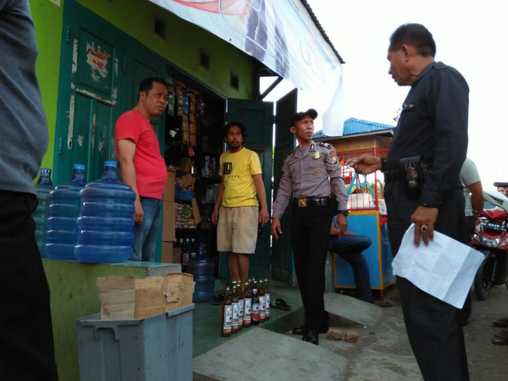 Polisi Amankan Puluhan Botol Miras di Lonrae Bone