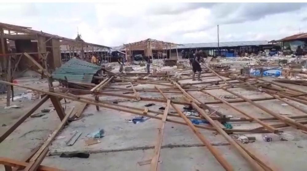 Lapak Lama Pedagang Pasar Citra Mas Loktuan Dibongkar Petugas