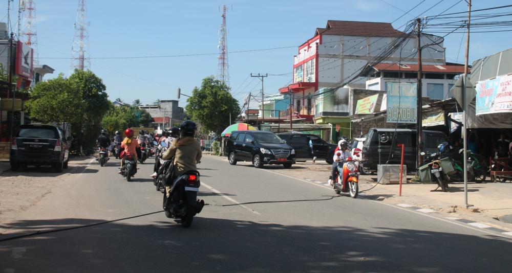  KABEL TELKOM PUTUS, JALAN IMAN BONJOL SEMPAT MACET