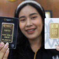 Harga Emas Antam Melejit, Buyback Sentuh Rp2,33 Juta per Gram