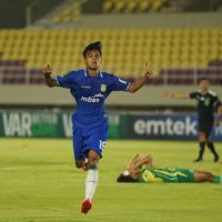 Debut Manis Ega Raka, Persiba Balikpapan Hajar PSBS Biak 3-1 dan Putus 7 Kekalahan Beruntun