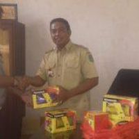 Polsek Muara Badak Berikan Bantuan Alat Penerangan