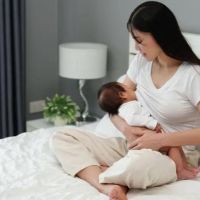 Ibu Menyusui Minum Obat, Sakit, dan Diet, Apakah Aman Untuk Bayi?